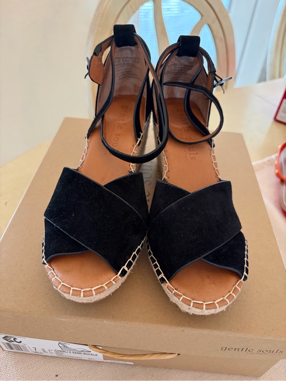 Gentle Souls by Kenneth Cole Black Suede Leather Sandals women’s Size 7 M